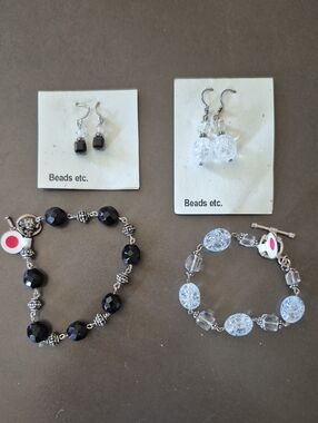 🌸 $10 Each Bracelet And Earing Set